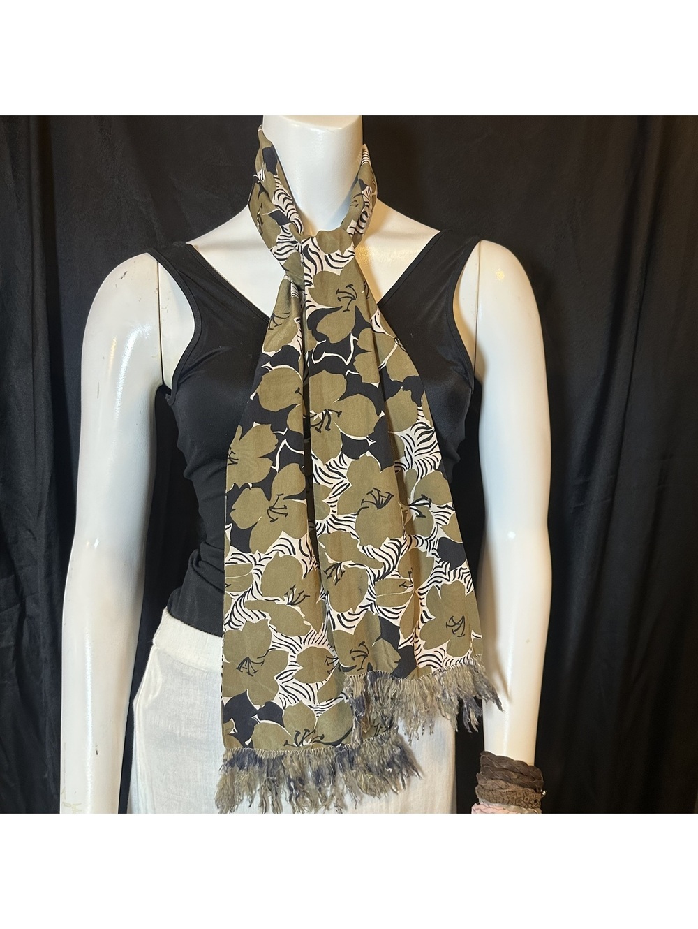 Vintage Floral Patterned Lightweight Scarf with Fringe Ends